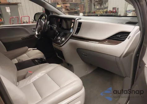 2015 Toyota Sienna Xle 7 Passenger z USA, uszkodzony, nr VIN 5TDDK3DC4FS123467